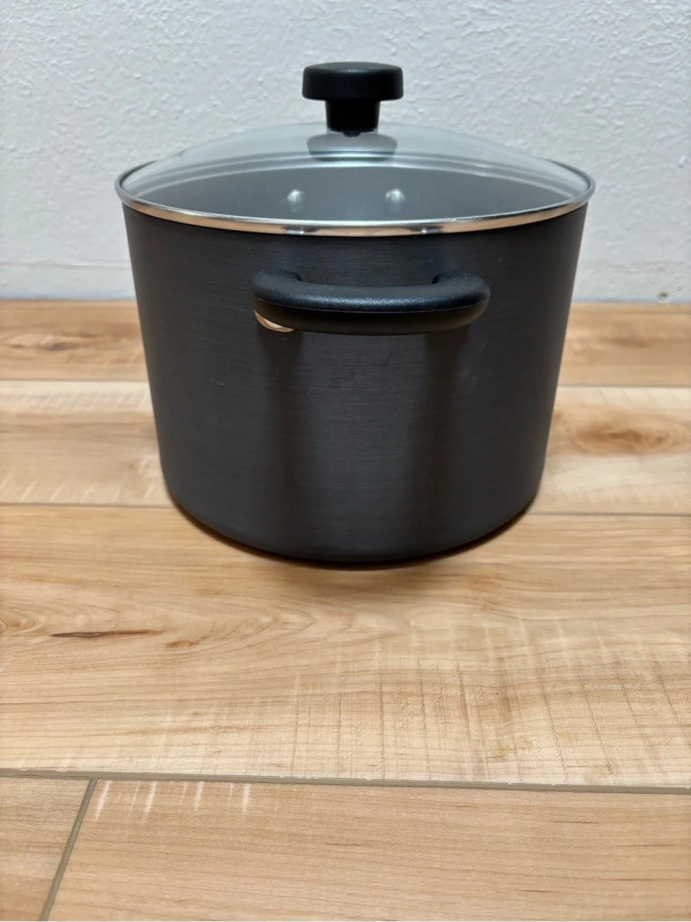 The Pampered Chef Nonstick Stockpot with Glass Lid - Black